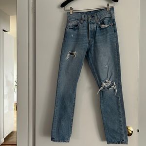 High waisted light blue Levi’s jeans